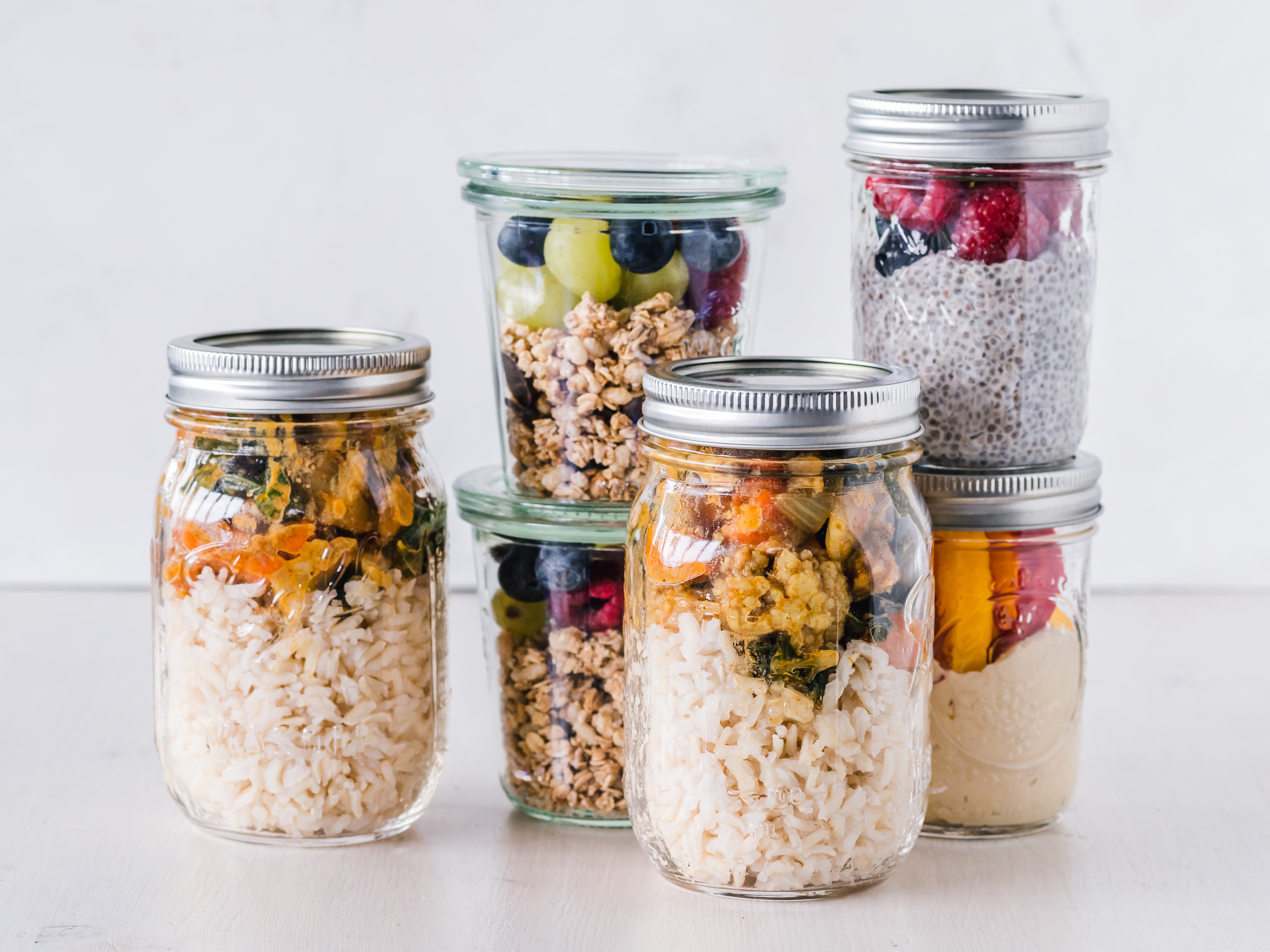 5 Healthy Tips for Eating Healthy over the Weekend.  Nutrition Tips to set you up for success, while still enjoying time with family and friends. Visit www.dawnplotts.com for more ideas!
Photo Courtesy Ella Olsson, Unsplash